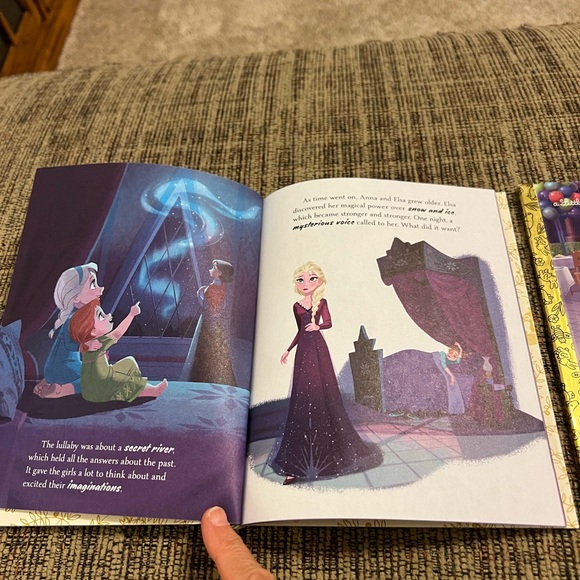 Two Disney Little Golden Frozen Books - Picture 5 of 5
